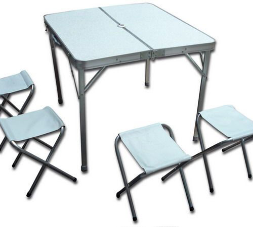 Mesa Plegable Arye con 4 Banquitos